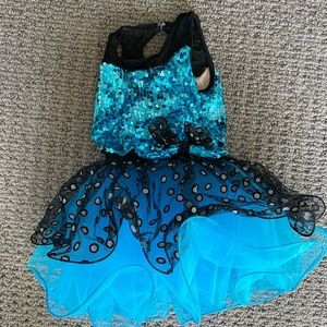 Weismann dance costume w/ accessories - intermediate child size